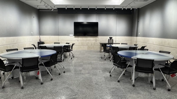 در این کلاس، یادگیری فقط شنیدن نیست؛ تجربه ای است برای دیدن، لمس کردن و ساختن آینده. 7