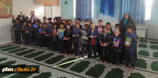 توزیع اقلام آموزشی میان دانش آموزان نیازمند به مناسبت میلاد حضرت زینب(س) در مشهد