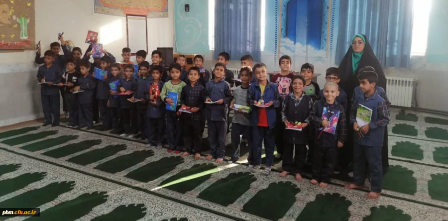 توزیع اقلام آموزشی میان دانش آموزان نیازمند به مناسبت میلاد حضرت زینب(س) در مشهد