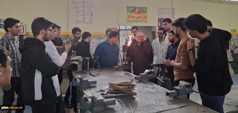  جلسات کارگاهی درس «هنرهای صناعی؛ کار با فلز» 